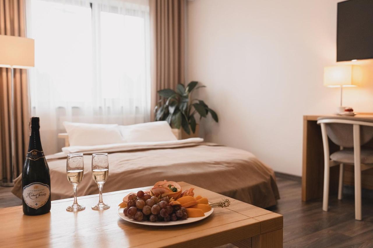 Sofia Hotel Velyka Omelyana Ngoại thất bức ảnh